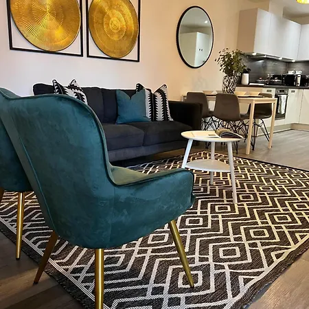 Luxury Flat In West Midlands Apartment *